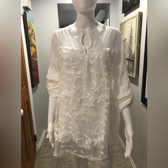 bohemian Tops - Elegant White Floral Embroidered Women's Top